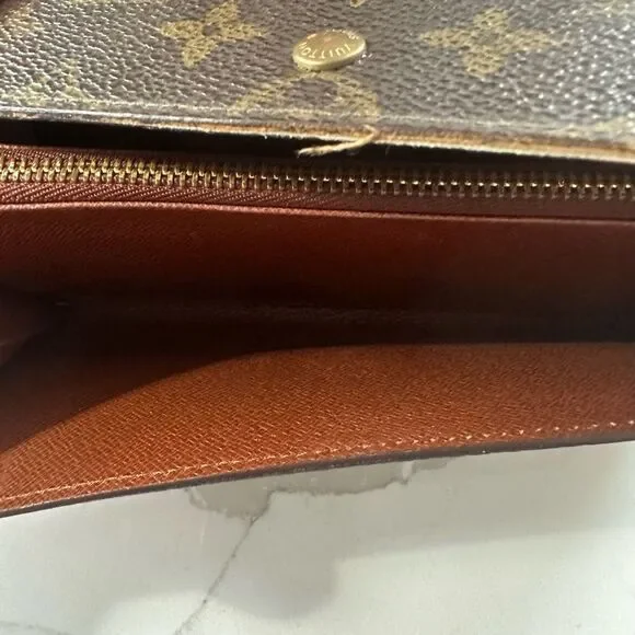 Vintage Louis Vuitton Monogram Sarah Wallet - Picture 8 of 12